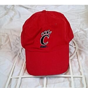 Signatures Cincinnati Bearcats Strapback Hat/Cap Red Logo Team Spell Out NCAA